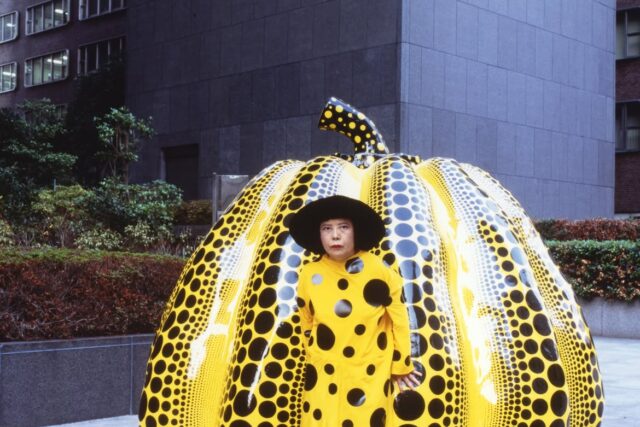 Fallece Yayoi Kusama a los 97: el legado de los lunares infinitos