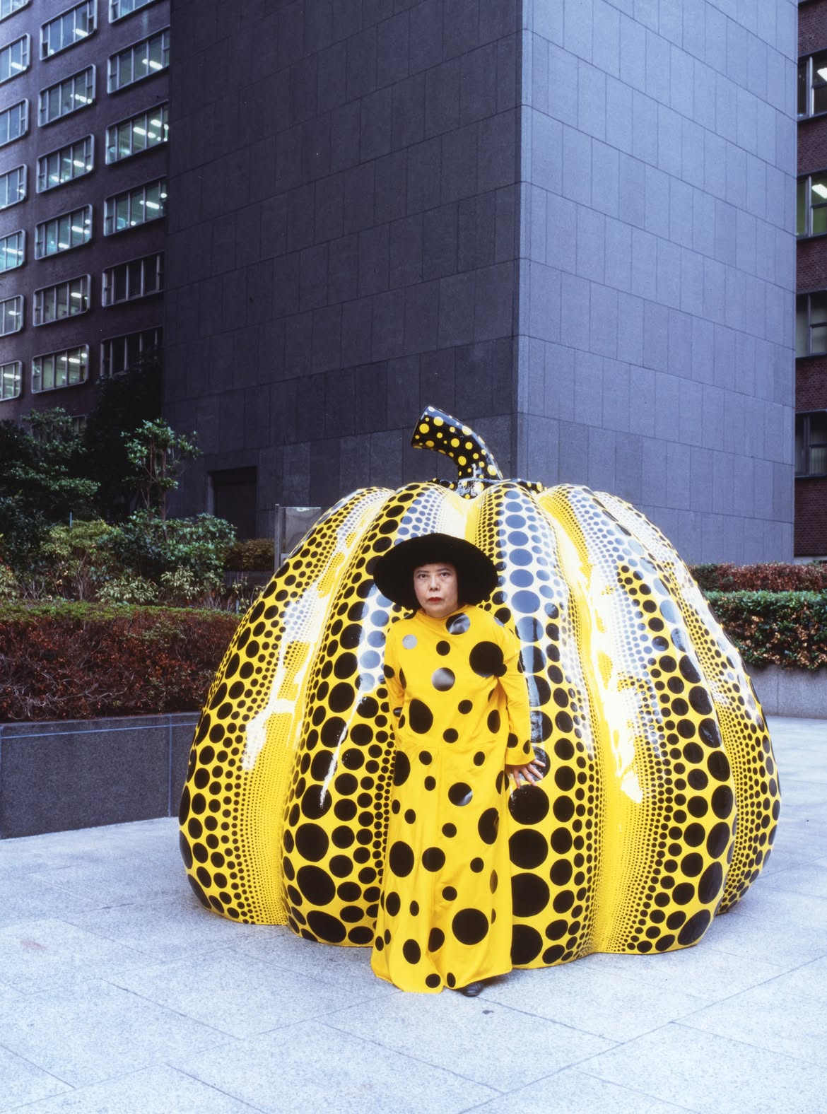 Fallece Yayoi Kusama a los 97: el legado de los lunares infinitos
