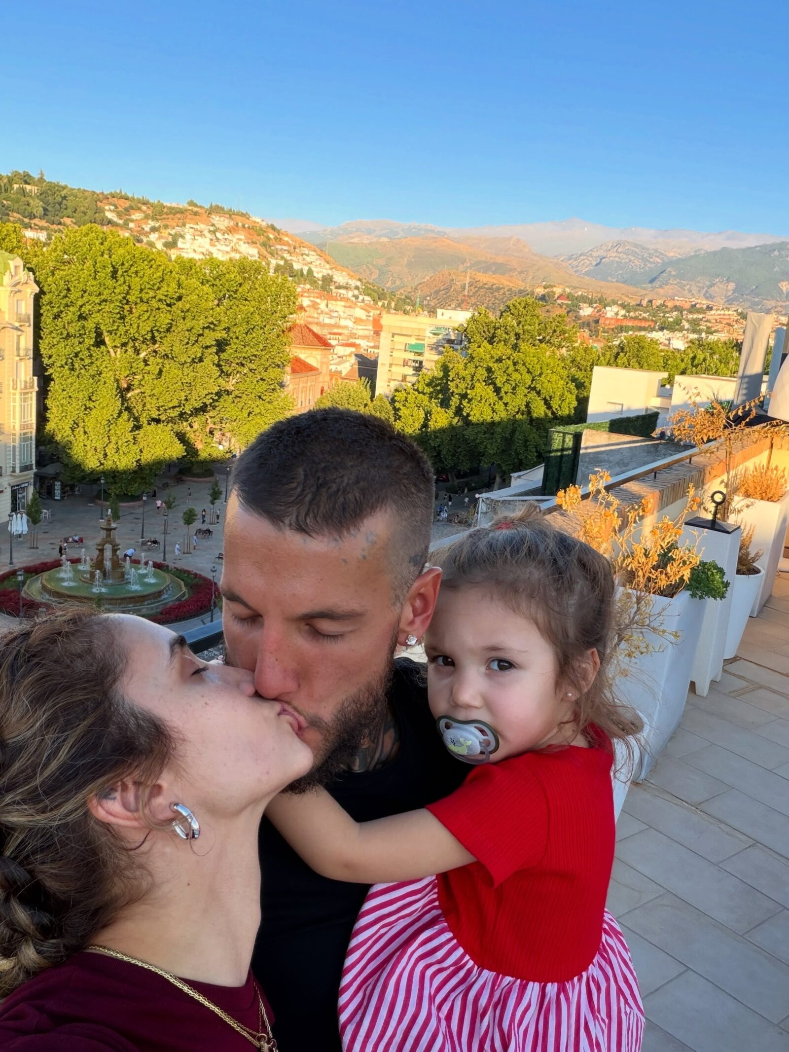 Alex Caniggia, Melody Luz y Venezia desmienten rumores con gira andaluza