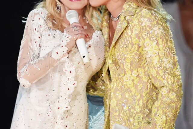 Miley Cyrus despide a su madrina Dolly Parton: 'Tengo un ángel a mi lado'