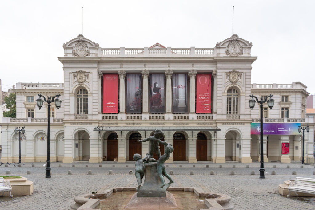 Teatro Municipal de Santiago, Comuna de Santiago