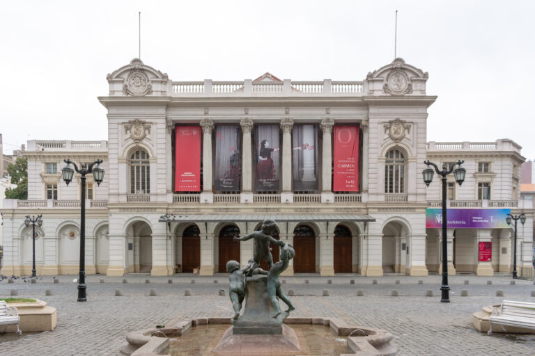 Teatro Municipal de Santiago, Comuna de Santiago