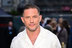 Tom Hardy y la crudeza de "Tierra de mafia": la segunda temporada ya está en streaming