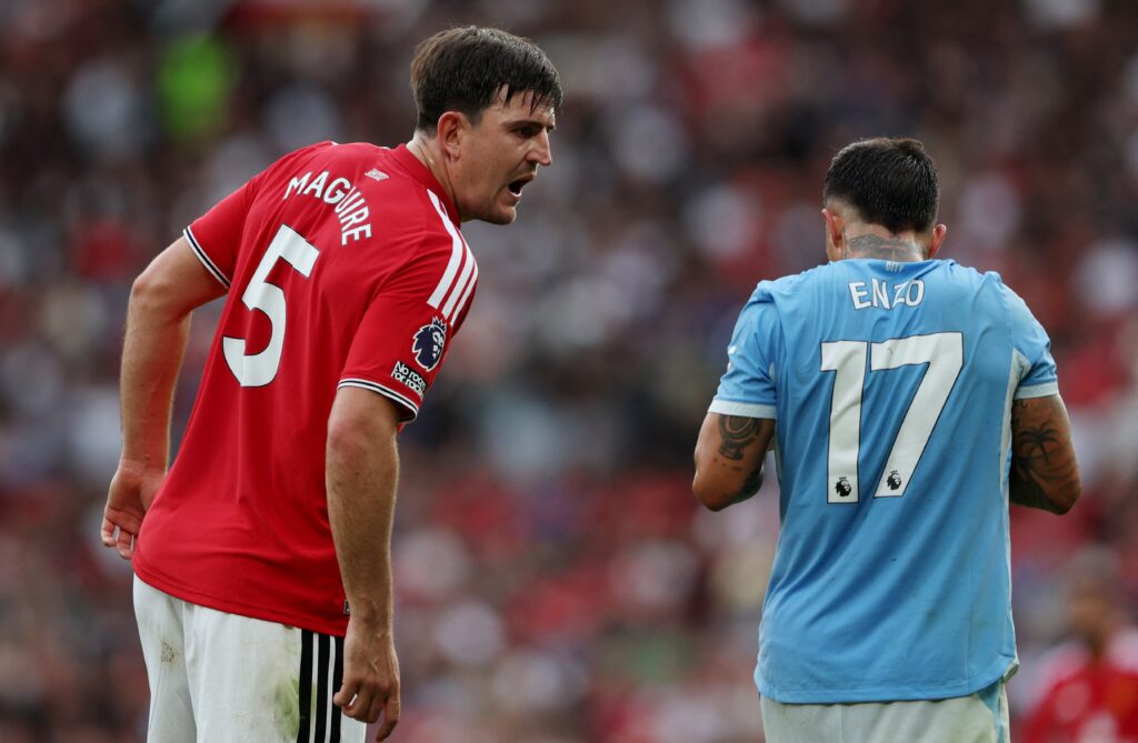 Enzo Fernández dicta el pulso del derbi, y el City lo gana con diez