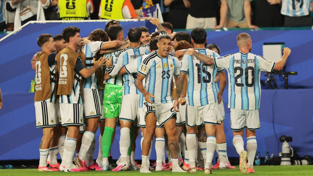 Scaloni sorprende con Román Vega y Argentina vuelve al Kempes ante Bolivia