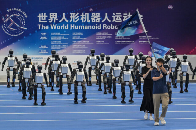 De los 100 metros planos al campo de batalla – el salto militar de los robots humanoides chinos