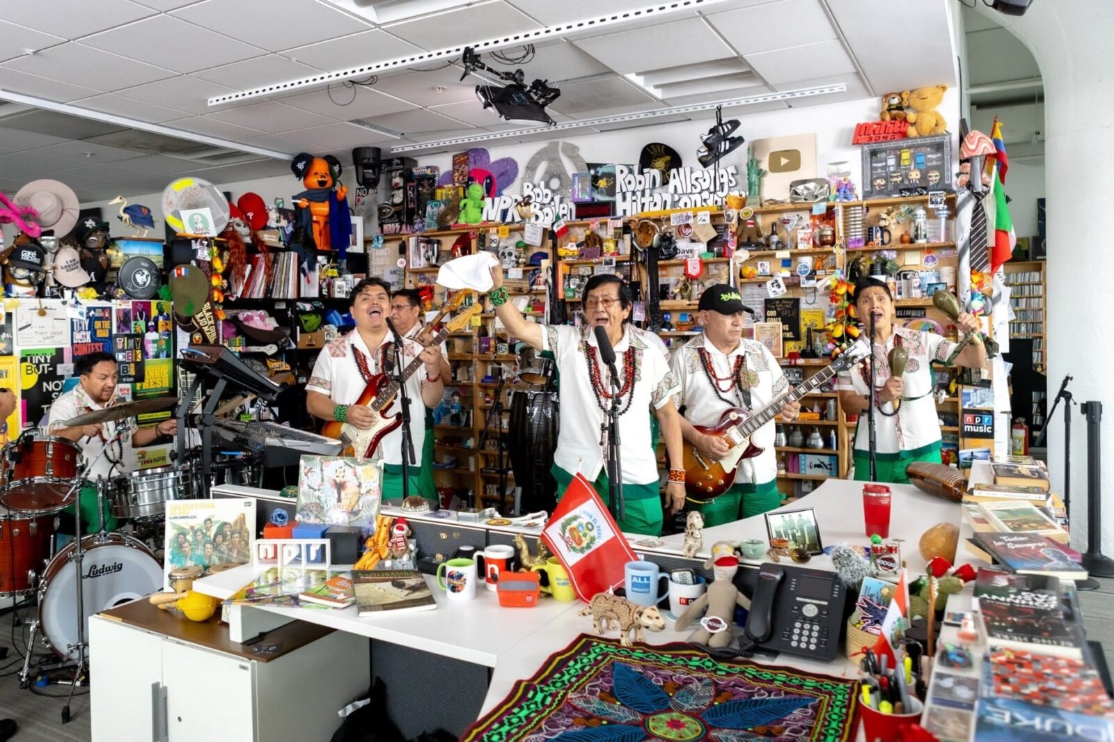 Los Mirlos llegan al NPR Tiny Desk con cumbia amazónica y un grito ecológico