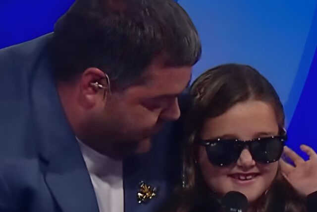 Darío Barassi se rompe el pantalón en vivo y su hija lo salva en ¡Ahora Caigo!