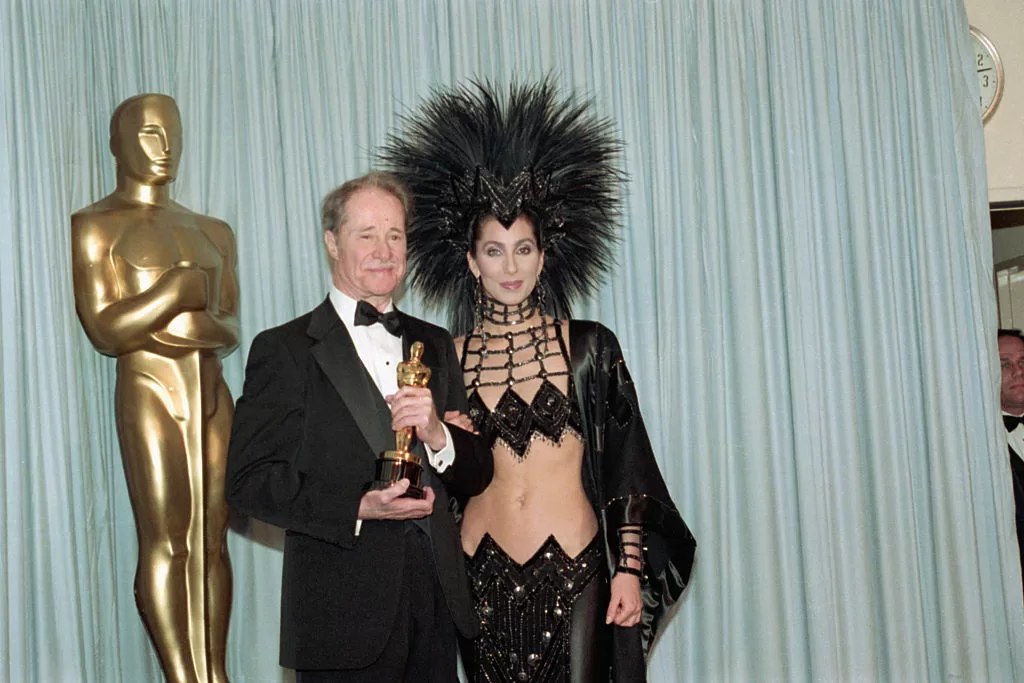 Murió Bob Mackie, el diseñador que vistió a Cher y a las leyendas del pop