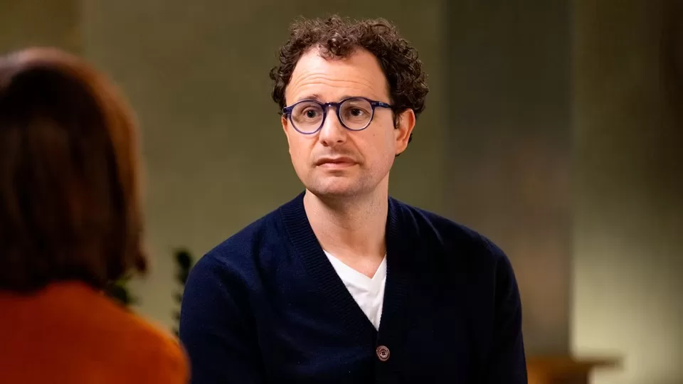 El jefe de Anthropic pide frenar la IA: en 6 meses podría dominar todo internet