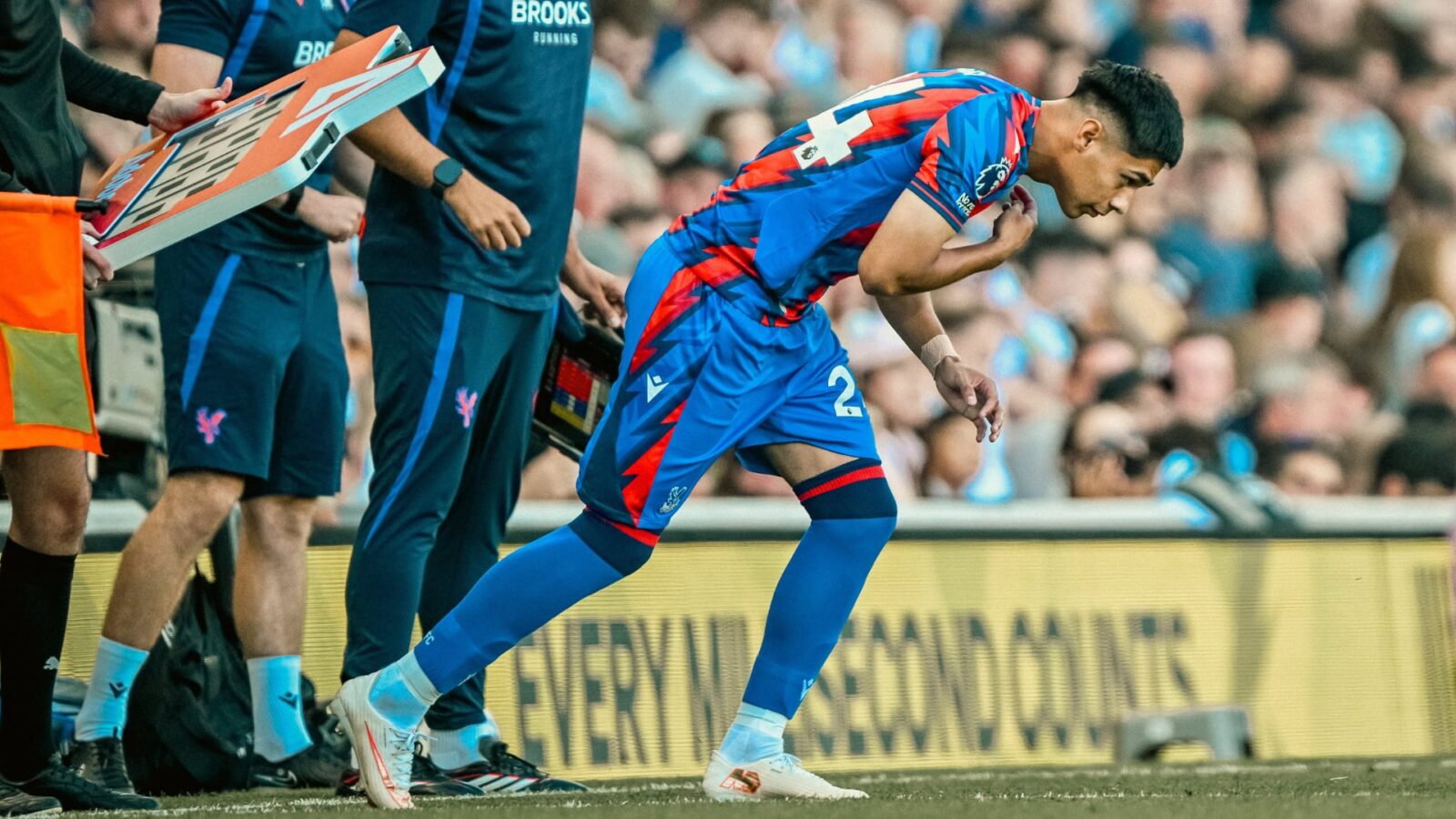 Darío Osorio debutó como titular en Crystal Palace: el salto medido del chileno a la Premier