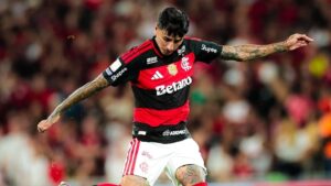 Flamengo sufre pero avanza: Pulgar titular en la clasificación a semifinales de la Libertadores