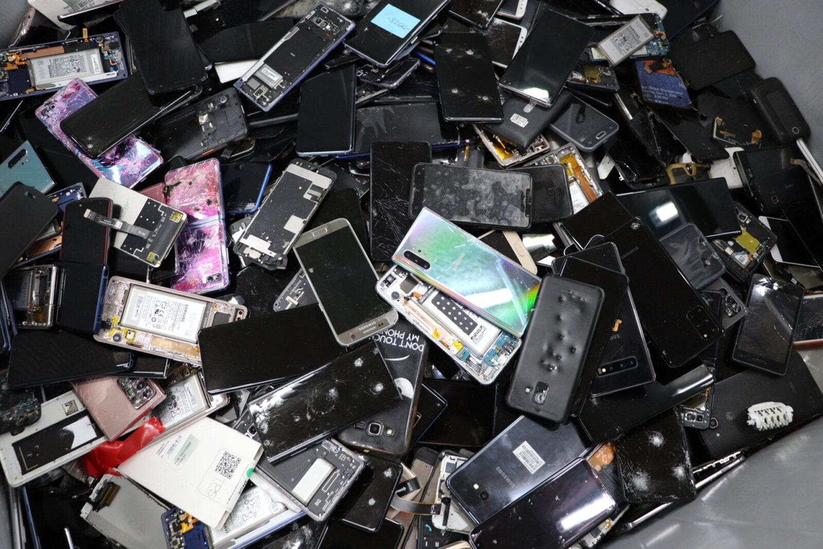 Basura electrónica bate récord con 62 millones de toneladas anuales