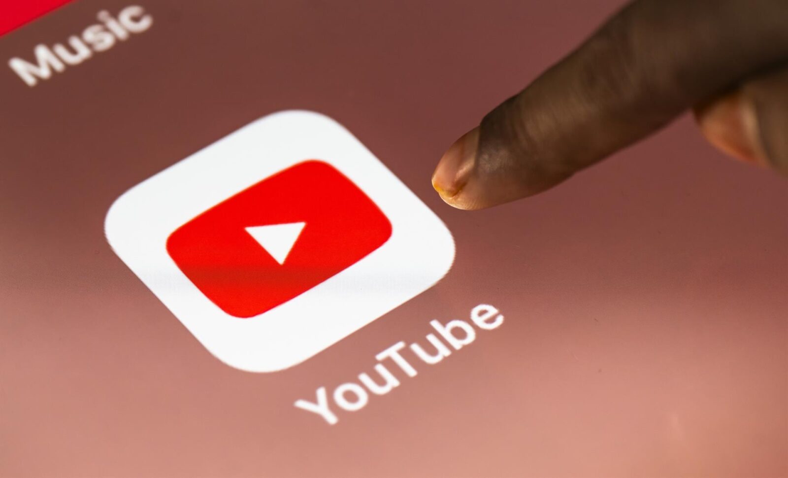 YouTube lanza IA para armar tu propio feed y editar videos conversando