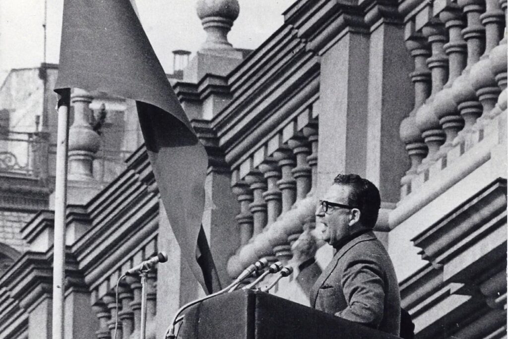 “La batalla de Chile” llega a Mubi: el documental que capturó la vía chilena al socialismo