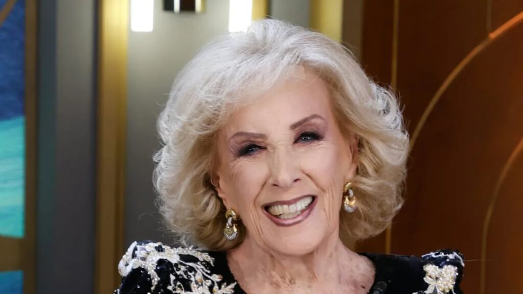 La gripe saca a Mirtha Legrand de la pantalla y Juana Viale la cubre