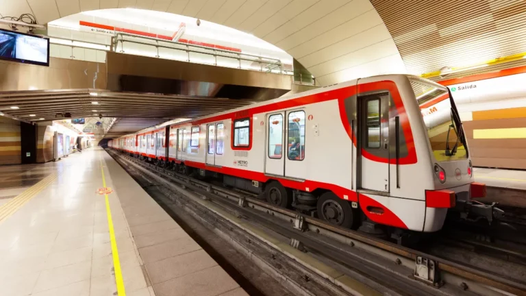Línea 10 del Metro suma 13 estaciones y llegará por primera vez a Lo Espejo