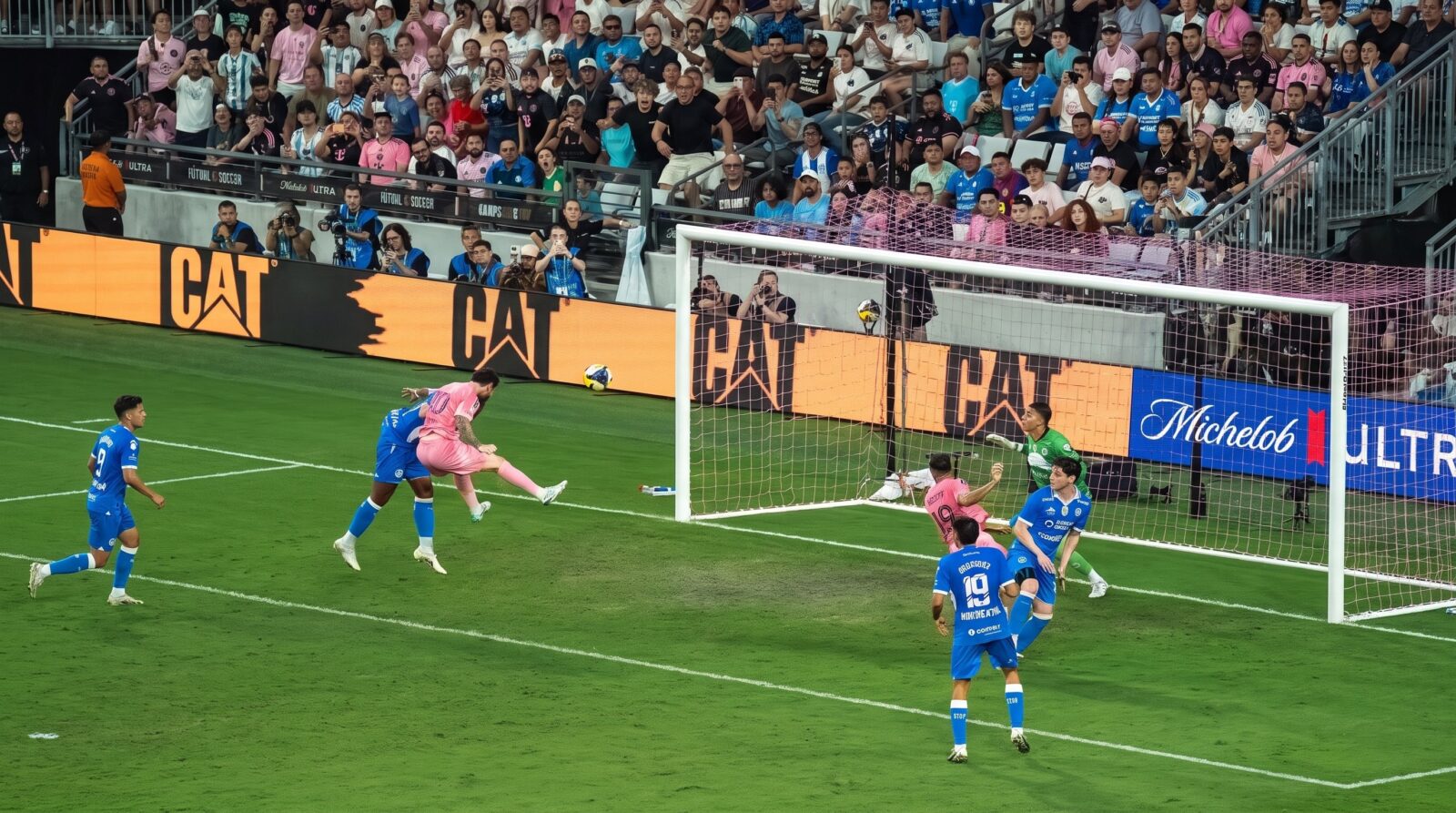 Messi llega a 100 goles con Inter Miami en revancha ante Cruz Azul