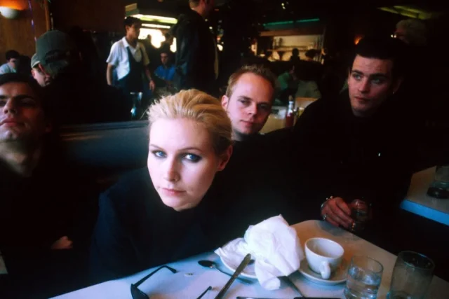 Nina Persson cumple 52: la historia de la voz que nos enamoró con "Lovefool"