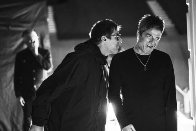 El documental de Oasis que muestra una reunión más grande que los Gallagher