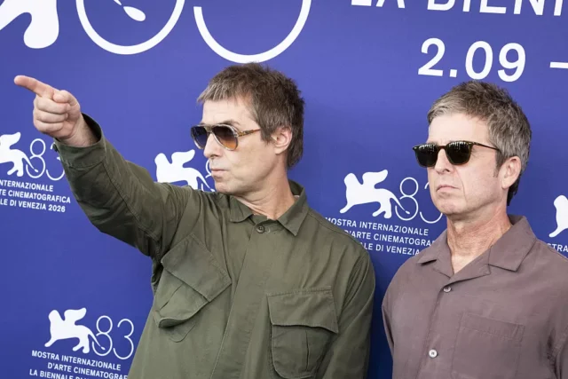Liam y Noel Gallagher brillan en Venecia pero se saltan su propia conferencia