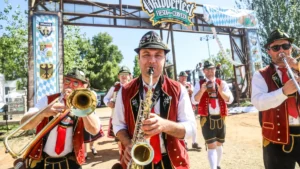 Oktoberfest 30 años, la fiesta que une cerveza, música y familia en Vitacura