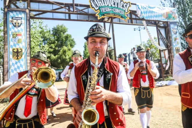 Oktoberfest 30 años, la fiesta que une cerveza, música y familia en Vitacura
