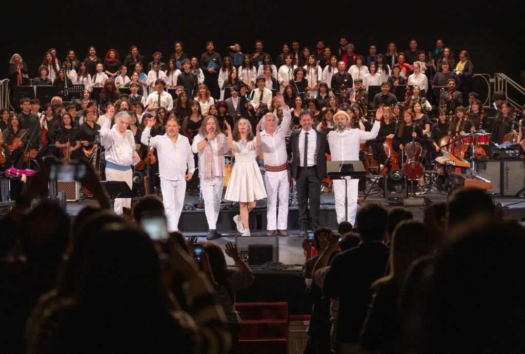 Estudiantes de la SIP tocaron con Los Jaivas en el Teatro Municipal