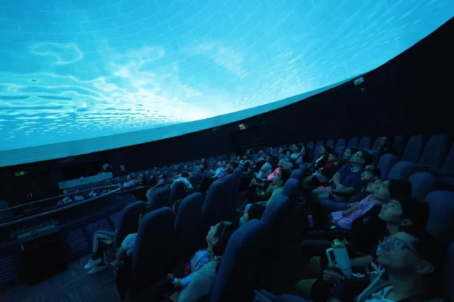 Ciencia y bichos: el panorama familiar que llega al Planetario USACH