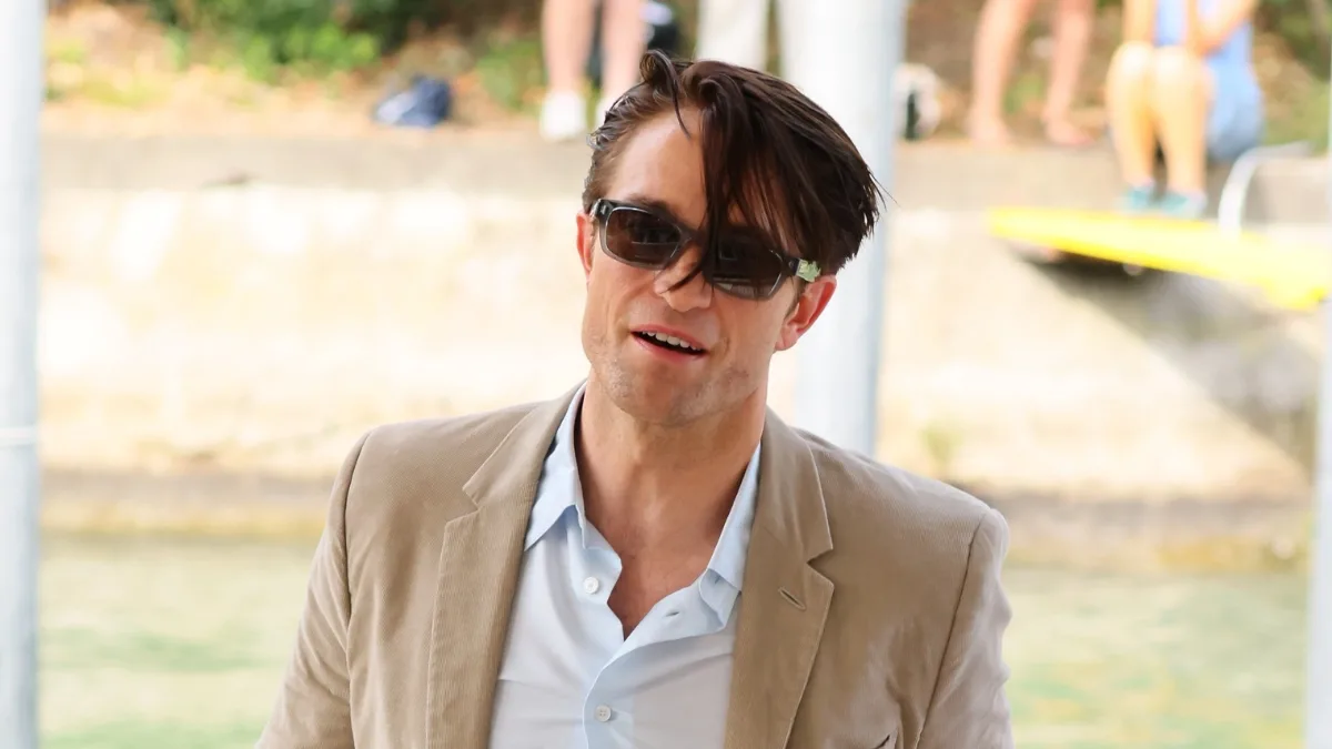 En Venecia, Robert Pattinson pide a Chris Hansen que vea 'Primetime' antes de criticar
