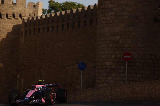 Russell gana el caótico GP de Bakú; Colapinto choca a Gasly y deja afuera a Alpine