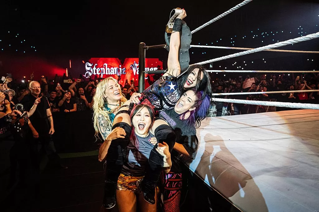 Stephanie Vaquer vuelve a Raw como campeona y Penta busca destronar a Roman Reigns