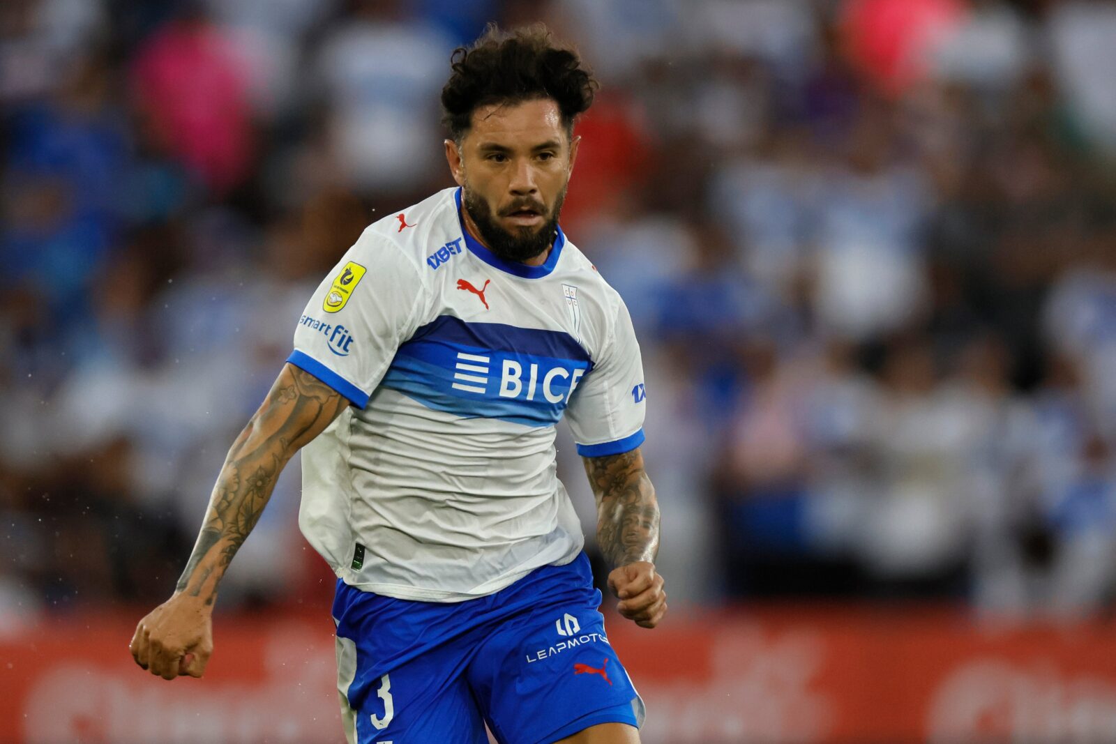 Eugenio Mena será operado de la rodilla derecha y estará más de un mes fuera