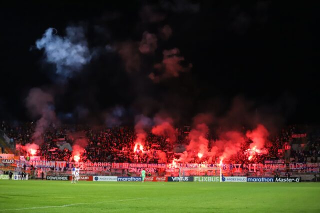 Suspenden Everton-U de Chile por pirotecnia y se desata pelea por los puntos