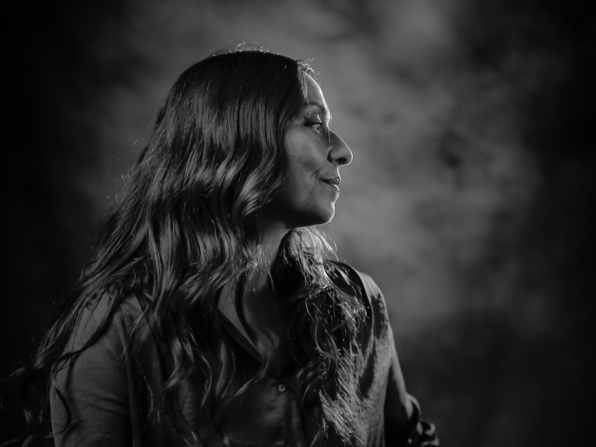 Javiera Parra vuelve a la composición original con “Cariñar”, su nueva canción dedicada a su hijo Gael