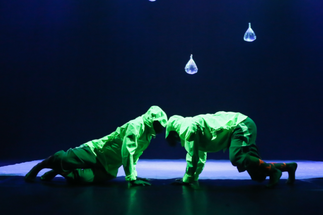 Agua Redonda y Extendida - Espectáculo de danza desde Brasil en Teatro Camino