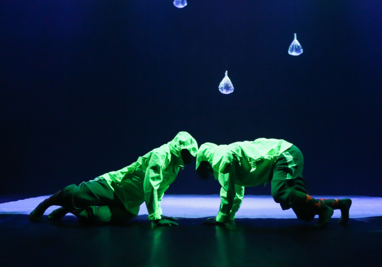 Agua Redonda y Extendida - Espectáculo de danza desde Brasil en Teatro Camino