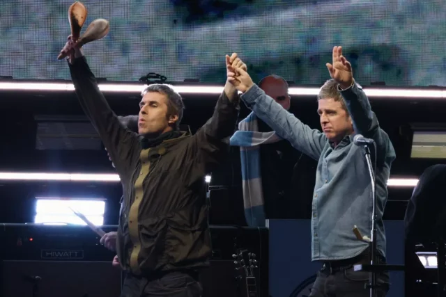 Oasis emociona en Venecia con su documental y lo estrena en Chile el 10 de septiembre