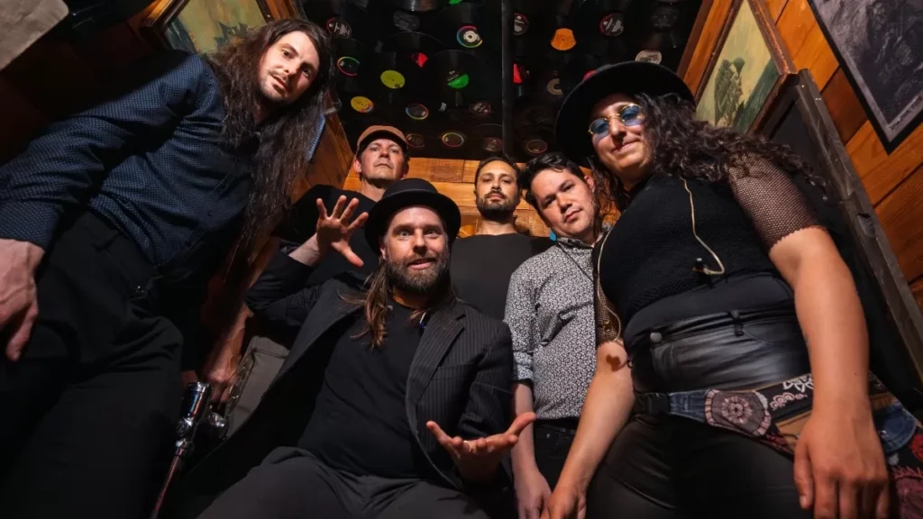 Güero Brown, la banda de Seattle que mezcla a Bowie y Smashing Pumpkins, debuta en Chile