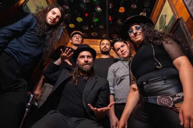 Güero Brown, la banda de Seattle que mezcla a Bowie y Smashing Pumpkins, debuta en Chile