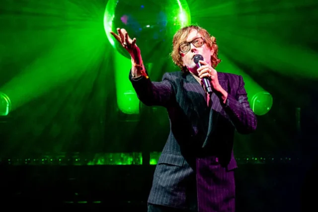 Jarvis Cocker cumple 63: el dandi que subvirtió el Britpop desde un cuaderno escolar