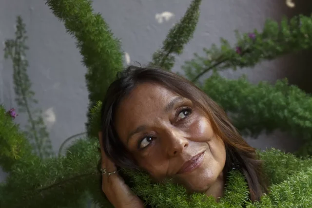 Javiera Parra vuelve con “Cariñar” y un concierto en Las Condes
