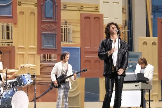 Jim Morrison desobedeció en televisión y The Doors quedó vetado para siempre