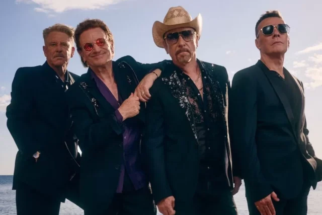 U2 rompe nueve años de silencio con «Carnaval de Luz»: 12 canciones y un dueto póstumo con Dolly Parton