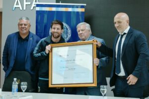Messi se doctora Honoris Causa por la UBA en la previa de su despedida