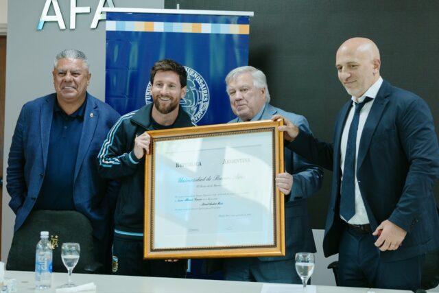 Messi se doctora Honoris Causa por la UBA en la previa de su despedida