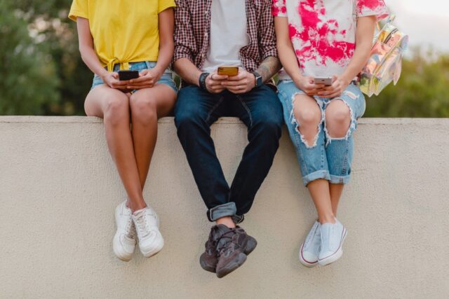 Guía para madres y padres sobre el control parental de TikTok en Chile