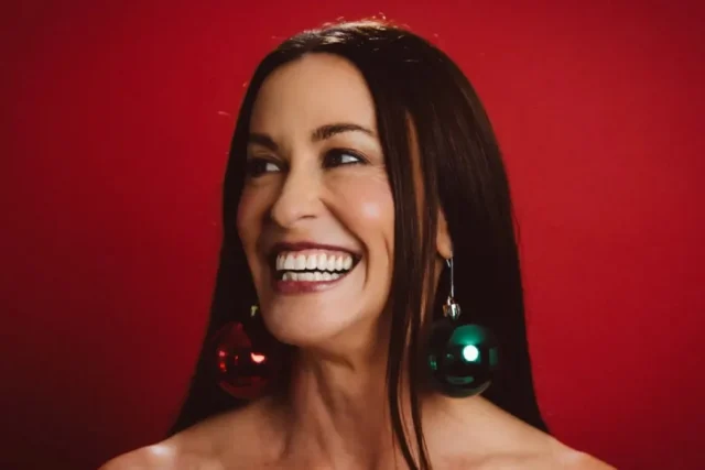 Alanis Morissette lanza disco navideño con Brandi Carlile y Steve Martin