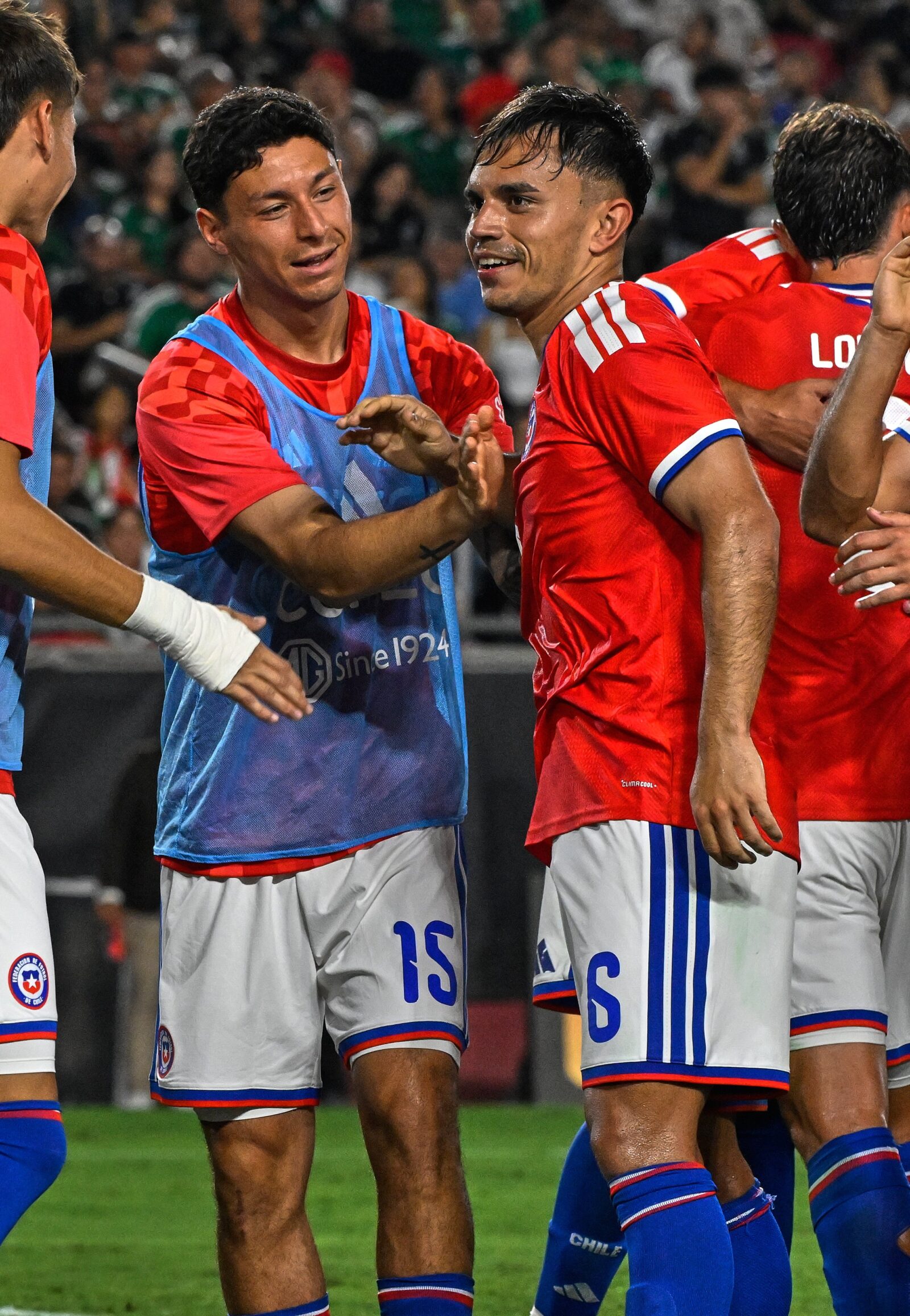 Chile vence a México en Los Ángeles, cierra gira y pide calma
