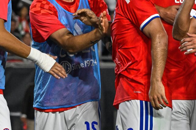 Chile vence a México en Los Ángeles, cierra gira y pide calma